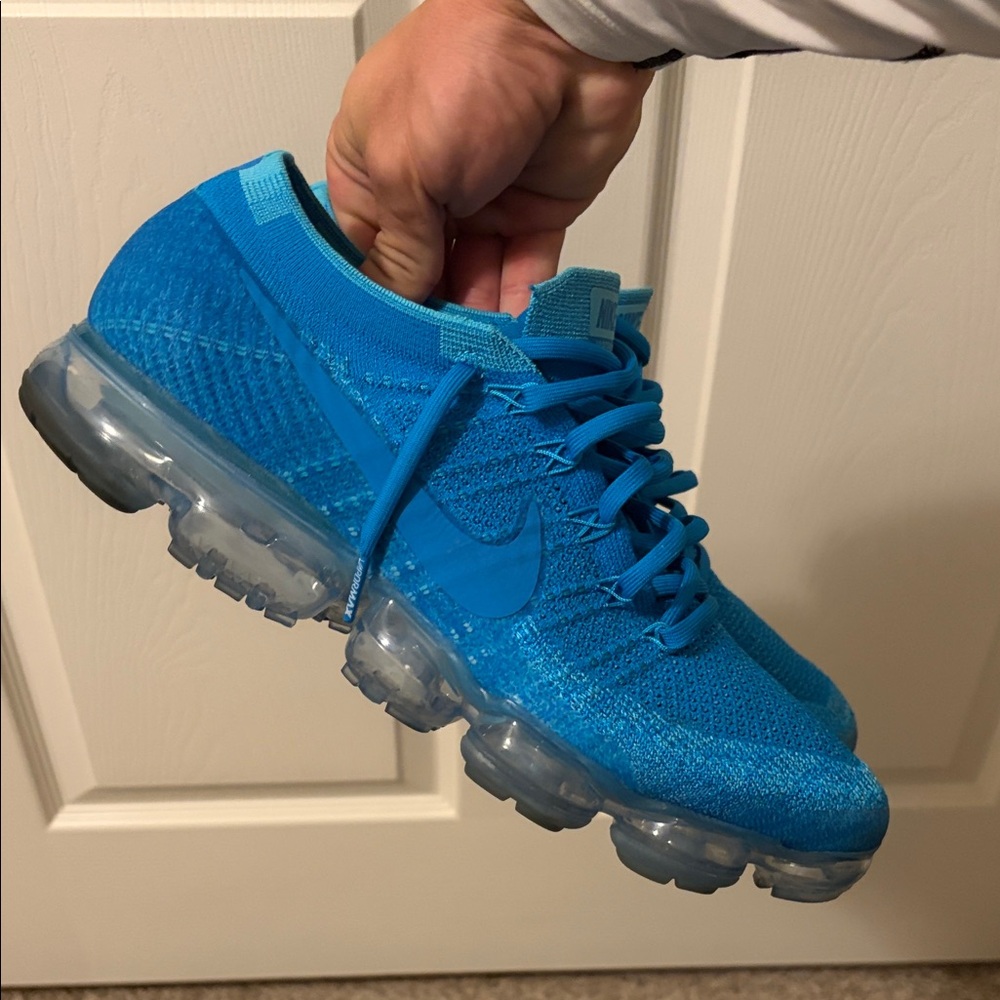 Nike Air VaporMax Flyknit in Bright Blue